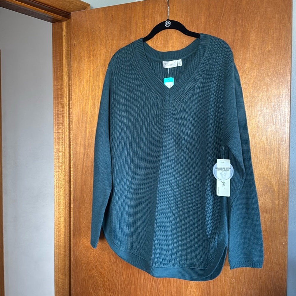 NWT women’s RD Style sweater, size XL